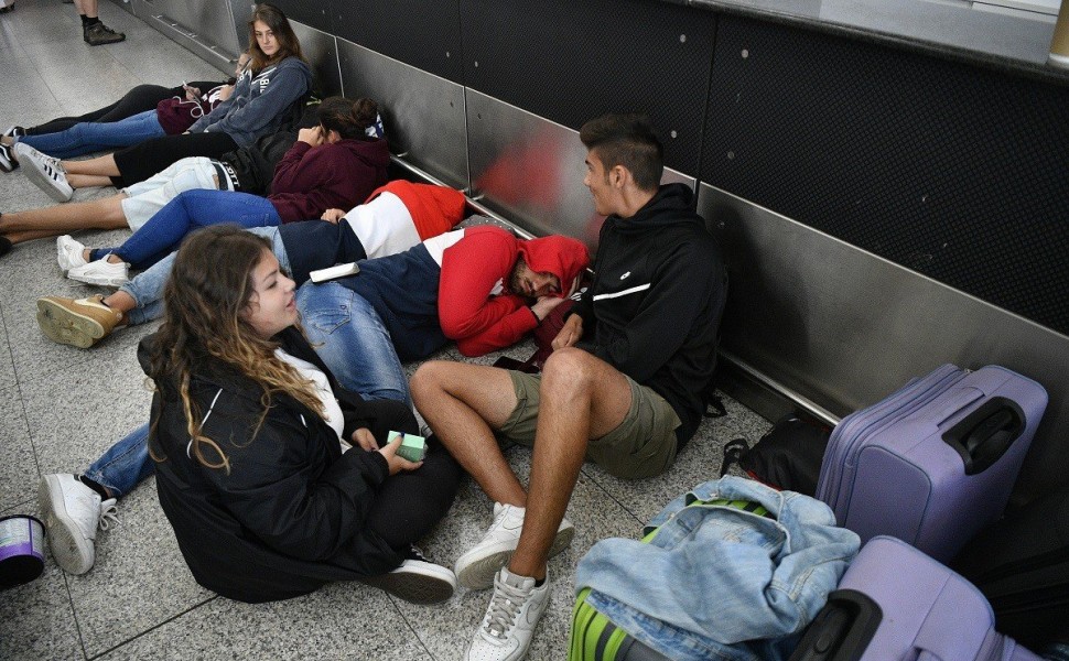 epa06915695 Passengers wait following flight disruption at London Stansted Airport in Stansted Mountfitchet, Essex, Britain, 28 July 2018. Media reports on 28 July 018 state that the British National Air Traffic Services (Nats) placed temporary restrictio