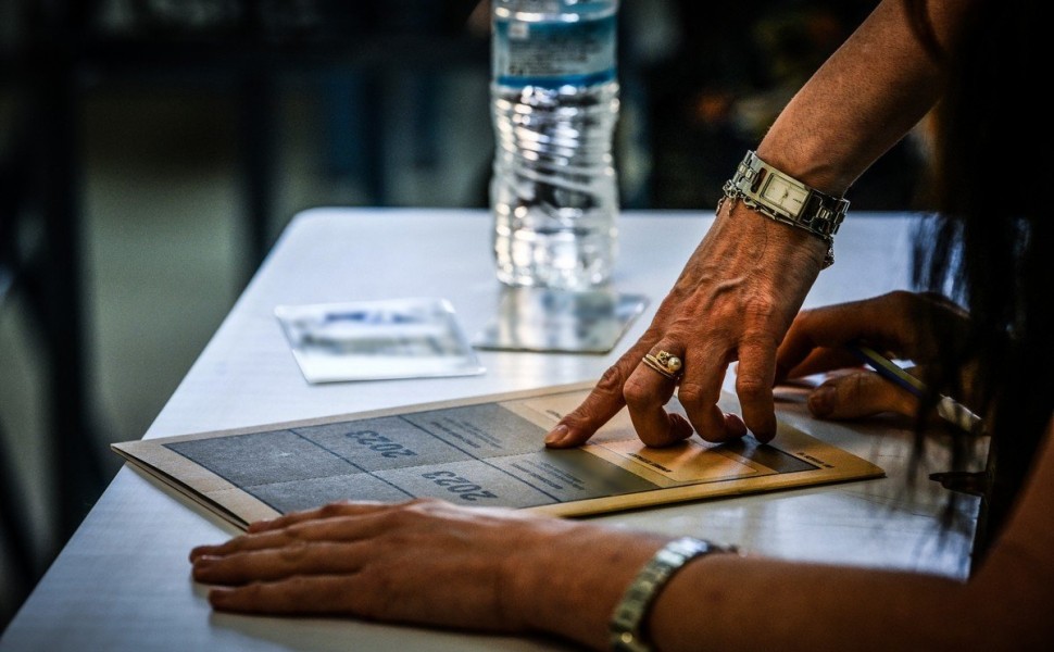 Στιγμιότυπο από 1ο Γενικό Λύκειο του Πύργου Ηλείας, Παρασκευή 2 Ιουνίου 2023. Έναρξη των Πανελλαδικών Εξετάσεων με τους υποψηφίους των Γενικών Λυκείων (ΓΕΛ), οι οποίοι διαγωνίστηκαν στο μάθημα της Νεοελληνικής Γλώσσας.
(ΓΙΑΝΝΗΣ ΣΠΥΡΟΥΝΗΣ/ILIALIVE.GR/EURO