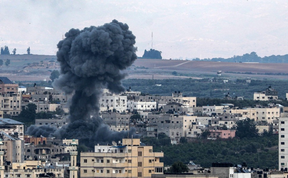 epa10908409 Smoke rises in Al-Shejaeiya neigbourhood after an Israeli air strike in the eastern Gaza City, 08 October 2023. Israeli air strikes, in retaliation for the 07 October Hamas attacks on Israel, have killed 413 people in the Gaza Strip, with almo