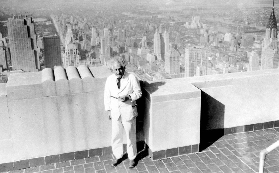 ONE-TIME USE ONLY
RIX02 - 20021113 - NEW YORK, NY, UNITED STATES : This photo ca. 1930s released by the American Museum of Natural History in New York courtesy of the Princeton University, shows Physicist Albert Einstein on the observation desk of the Emp