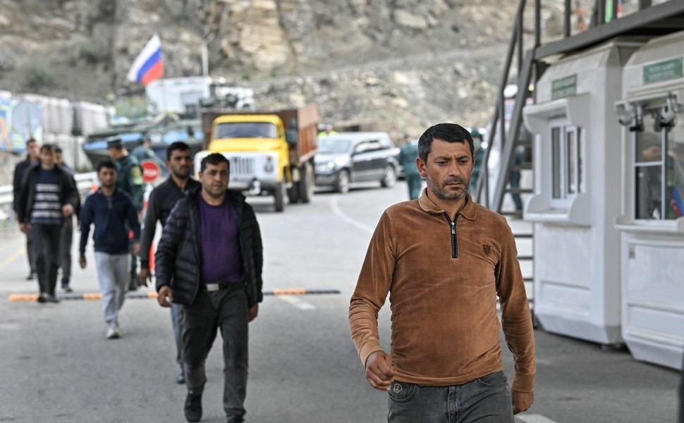 epa10882050 Ethnic Armenians cross a checkpoint on the entrance of the Lachinsky corridor, which connects the Nagorno-Karabakh region with Armenia, as they leave Nagorno-Karabakh, in Lachin, Azerbaijan, 25 September 2023. Azerbaijan on 19 September 2023 l