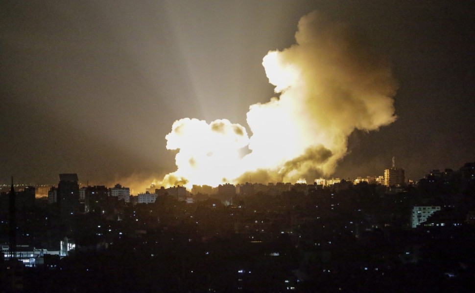 epaselect epa10912311 Smoke rises following an Israeli air strike in Al-Ramal neigbourhood in Gaza City on, 10 October 2023. At least 900 people have been killed and around 4,500 have been injured, according to the Palestinian Ministry of Health, after Is