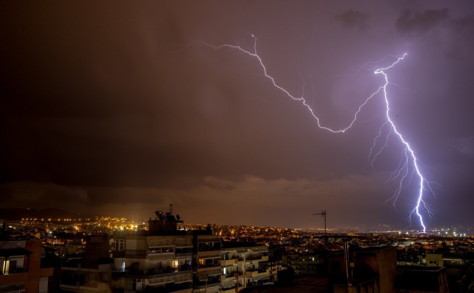 Στιγμιότυπο από κακοκαιρία (φωτο: Eurokinissi)