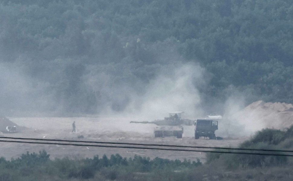 Εικόνα από ισραηλινά τανκς νπου επιχειρούν στη Γάζα (φωτο: ΑΠΕ-ΜΕ/EPA/ABIR SULTAN)