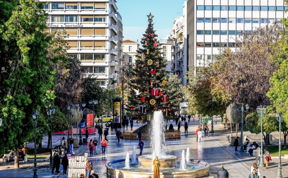 Η στολισμένη πλατεία Συντάγματος / eurokinissi