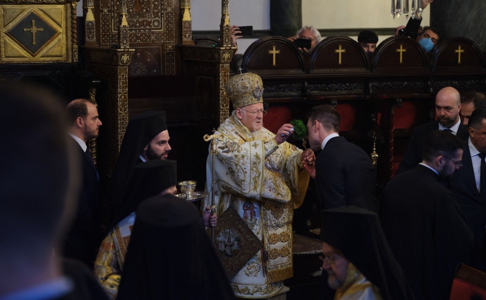 Ο Στέφανος Κασσελάκης στη Θεία Λειτουργία για τα Θεοφάνεια, στο Φανάρι/φωτό eurokinissi