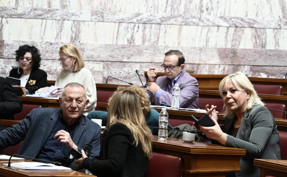 Βολές στο ΚΚΕ από Πλεύση Ελευθερίας και Νέα Αριστερά για τη στάση του κατά της ρύθμισης για τους ομόφυλους / Eurokinissi