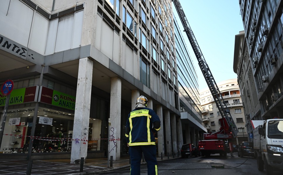 Εικόνα από το σημείο της τρομοκρατικής ενέργειας στην οδό Σταδίου (φωτο: Eurokinissi)