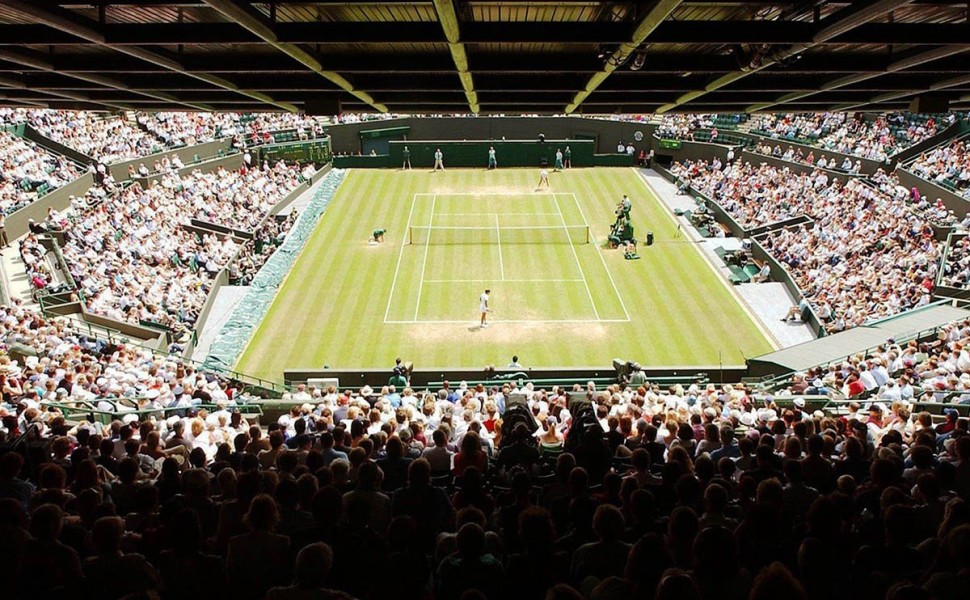 epa000222868 General view of Court 1 during the fourth round match between Jennifer Capriati of the US and Nadia Petrova of Russia at the All England Lawn Tennis Championships in Wimbledon, Tuesday 29 June 2004. Capriati won the match 6-4, 6-4