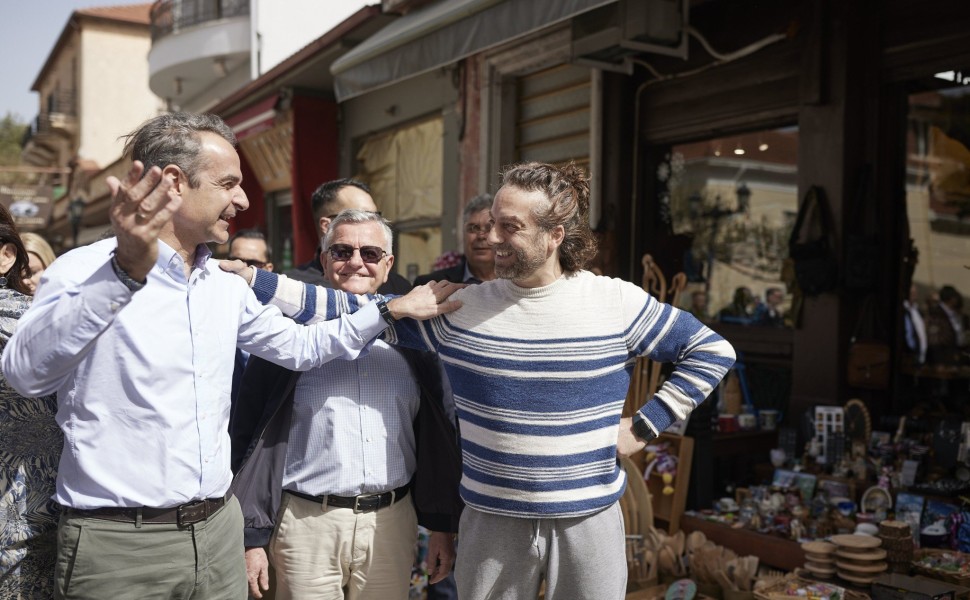 Συνέδριο και εξορμήσεις σε περιοχές όπου η ΝΔ συνεχίζει να χάνει από τα δεξιά της, για τον Κυριάκο Μητσοτάκη / Φωτό από την περιοδεία στα Καλάβρυτα - Intime