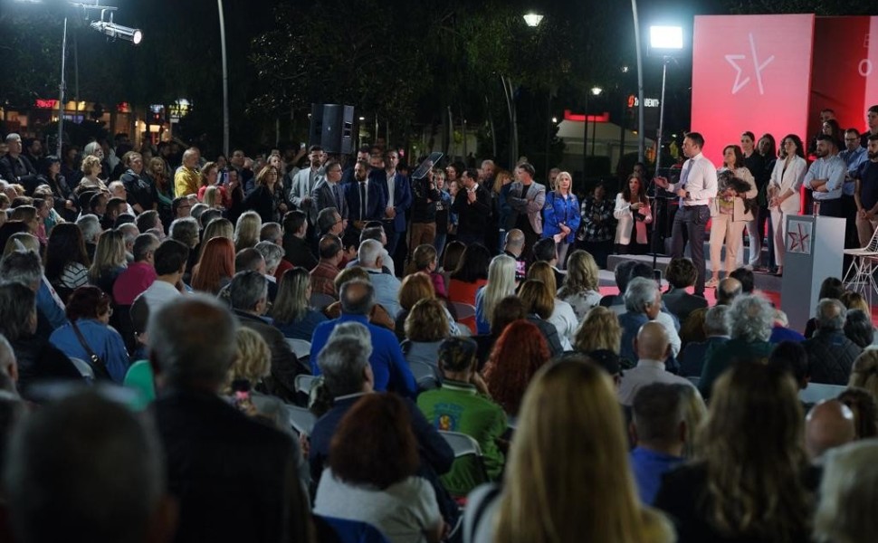 Ο Στέφανος Κασσελάκης μιλά στο Περιστέρι