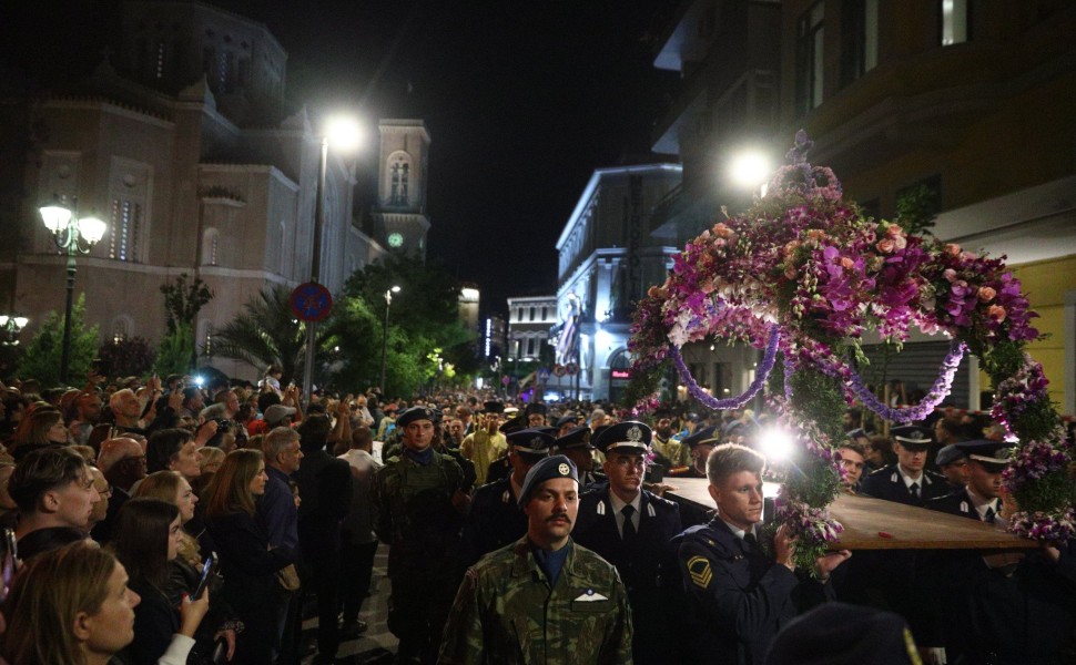 Η περιφορά του Επιταφίου στον Ιερό Μητροπολιτικό Ναό Αθηνών