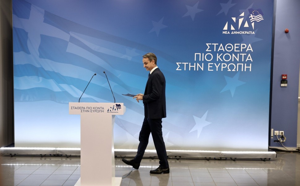 Ο Κυριάκος Μητσοτάκης προσέρχεται στο βήμα για να κάνει τη δήλωση για τις ευρωεκλογές / Γραφείο Τύπου Πρωθυπουργού