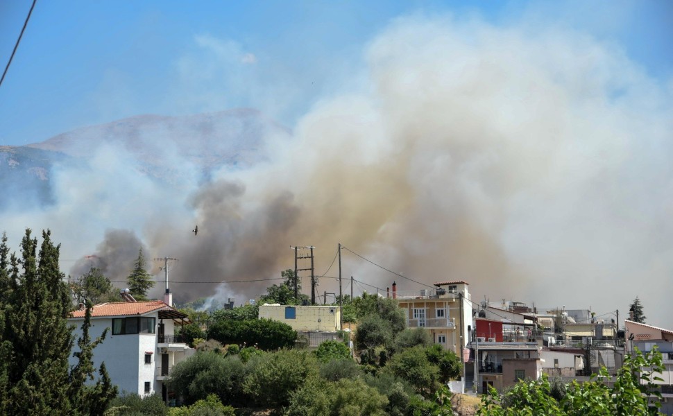 Φωτιά στο καραμανδάνειο και το Κωνσταντοπούλειο στην Πάτρα /Eurokinissi