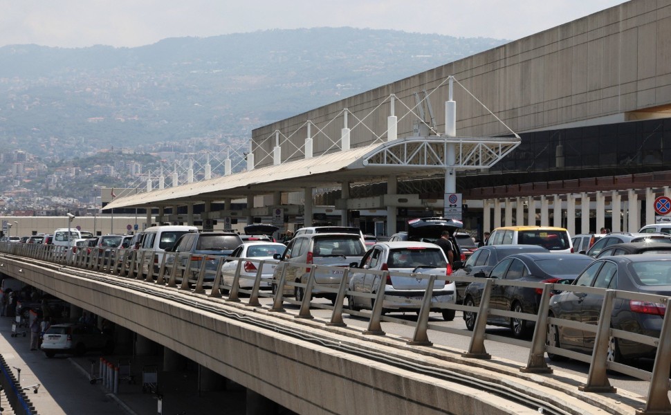 Ουρές έξω από το αεροδρόμιο της Βηρυτού / Φωτ.: Reuters