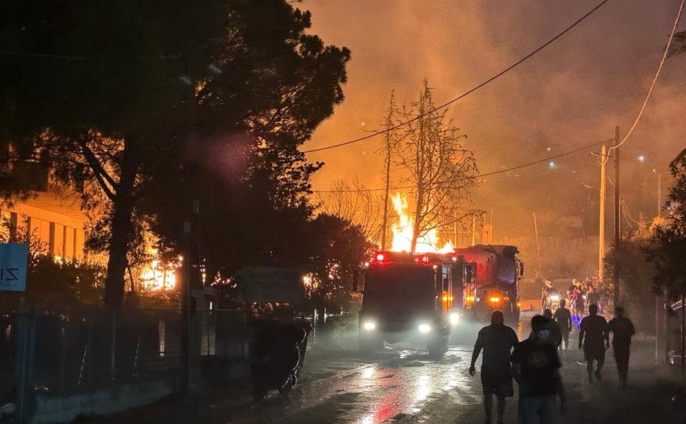 Εικόνα από τις φωτιές στην Αττική (φωτο: Γιάννης Κέμμος)