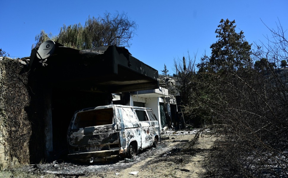 Εικόνα από κατεστραμμένο κτίσμα στο Βαρνάβα (φωτο: Eurokinissi)