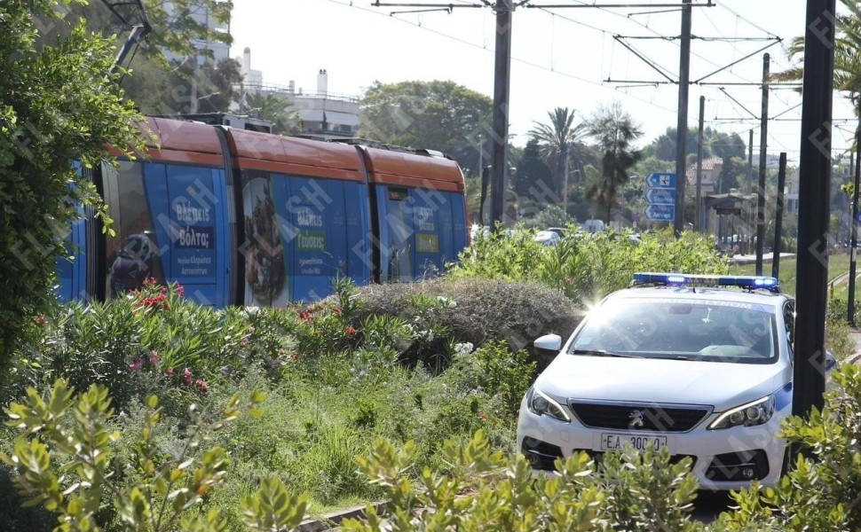 Τραμ χτύπησε πεζό στη Γλυφάδα/Γιάννης Κέμμος/flash.gr