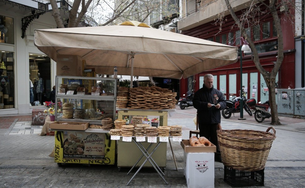 Η φ΄ραση «πήραμε αύξηση ένα κουλούρι την ημέρα» αποκτά πλέον πραγματική διάσταση με τις τιμές να οδεύουν προς το ένα ευρώ για το απλό κουλούρι Θεσσαλονίκης / Φωτ. Αρχείου Intime