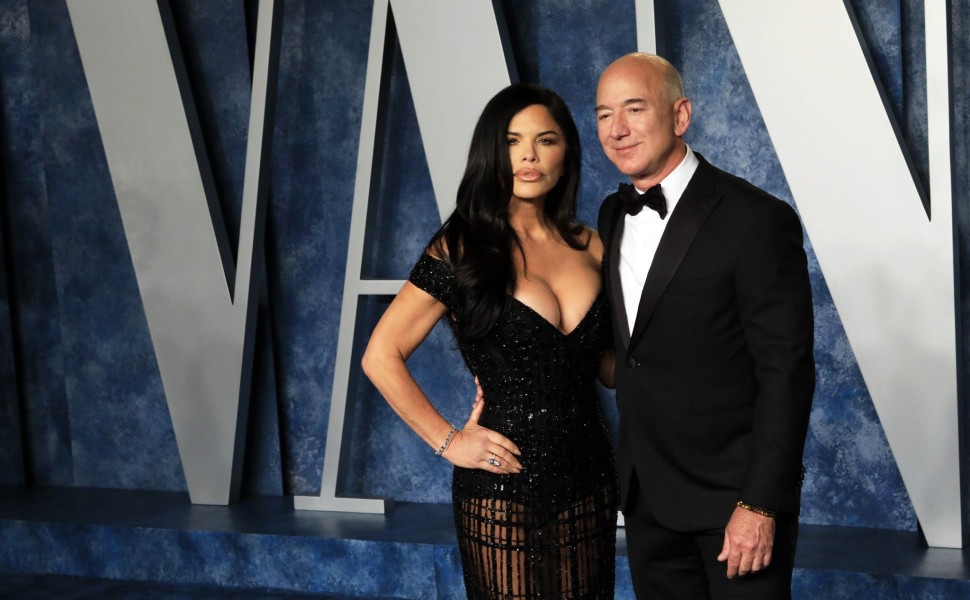 Jeff Bezos & Lauren Sanchez / φωτ. αρχείου ΑΠΕ ΕΡΑ