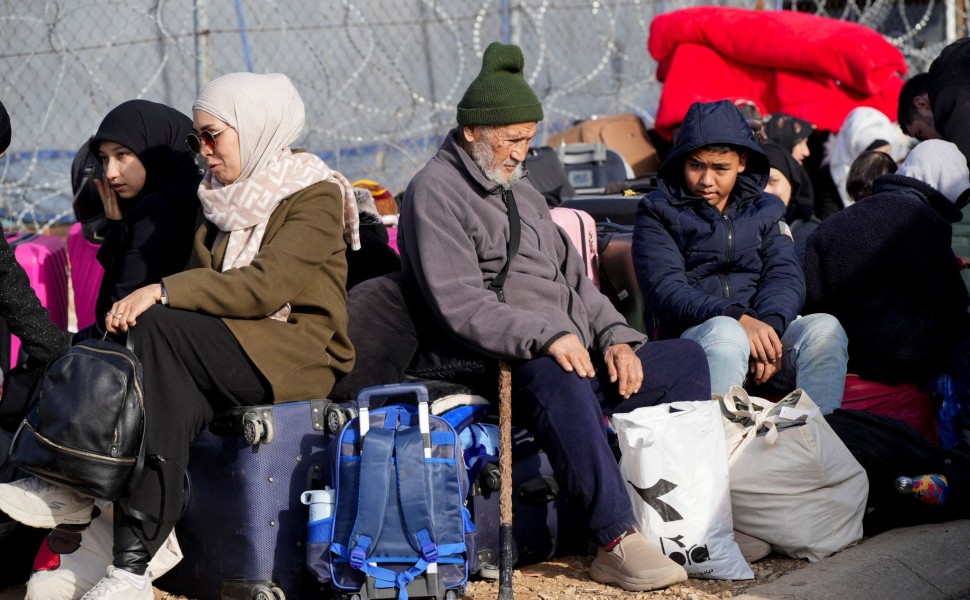 Σύριοι πρόσφυγες φεύγουν προς τον Λίβανο / Reuters