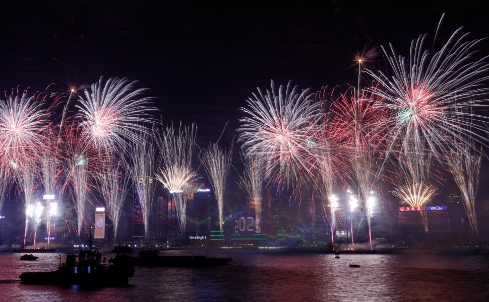 Fireworks explode over Victoria Harbour to celebrate the New Year in Hong Kong, China January 1, 2025. REUTERS/Tyrone Siu