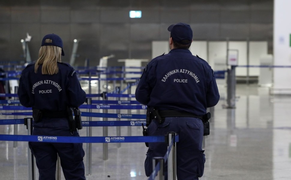 Αστυνομικοί στο «Ελευθέριος Βενιζέλος»/Φωτ. EUROKINISSI