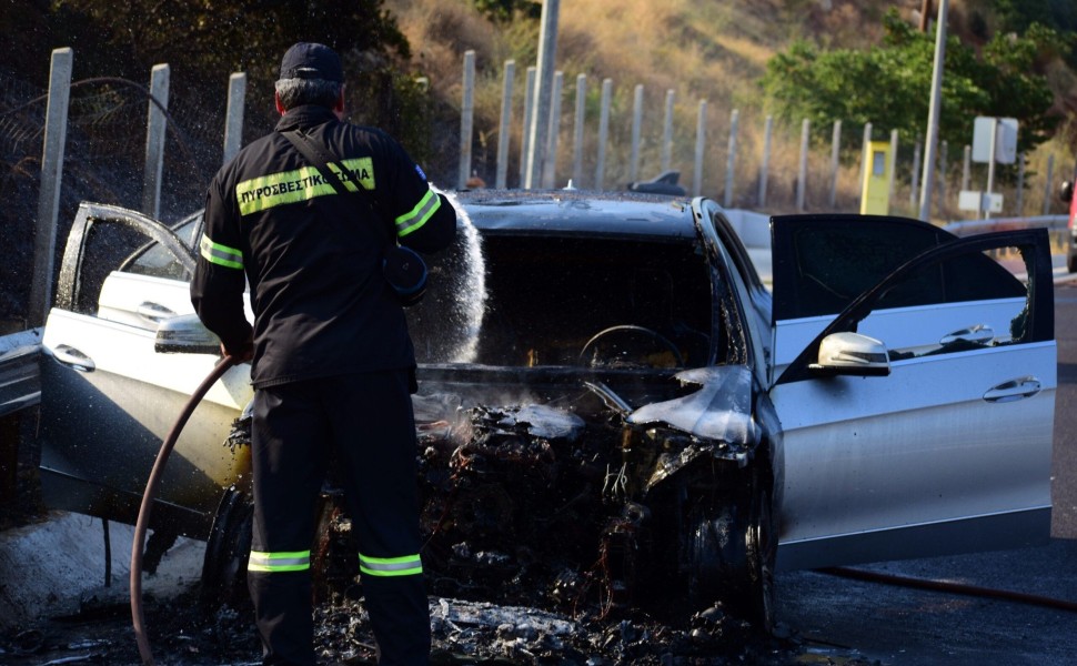 Πυρκαγιά εκδηλώθηκε το απόγευμα της Τετάρτης 27 Ιουλίου σε Ι.Χ. αυτοκίνητο που κινούνταν στην Εθνική Οδό Κορίνθου- Τρίπολης στο 120 χιλιόμετρο.
Η φωτιά επεκτάθηκε και εκτός του δρόμου σε αγροτοδασική έκταση  στην περιοχή του Μαλαντρενίου Αργολίδας, χωρίς