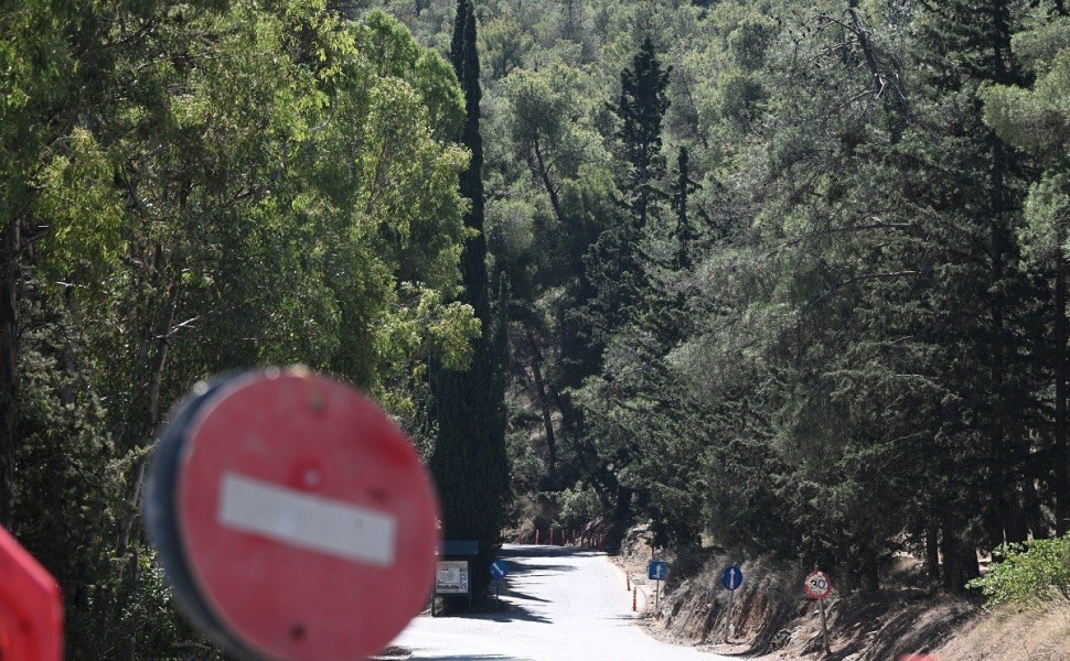 Στιγμιότυπο από τον Υμηττό, Δευτέρα 17 Ιουλίου 2023. Κλειστή η είσοδος προς τον Υμηττό καθώς λόγω της υψηλής θερμοκρασίας και των ισχυρών ανέμων υπάρχει μεγάλος κίνδυνος για πυρκαγιά.
(ΤΑΤΙΑΝΑ ΜΠΟΛΑΡΗ/EUROKINISSI)